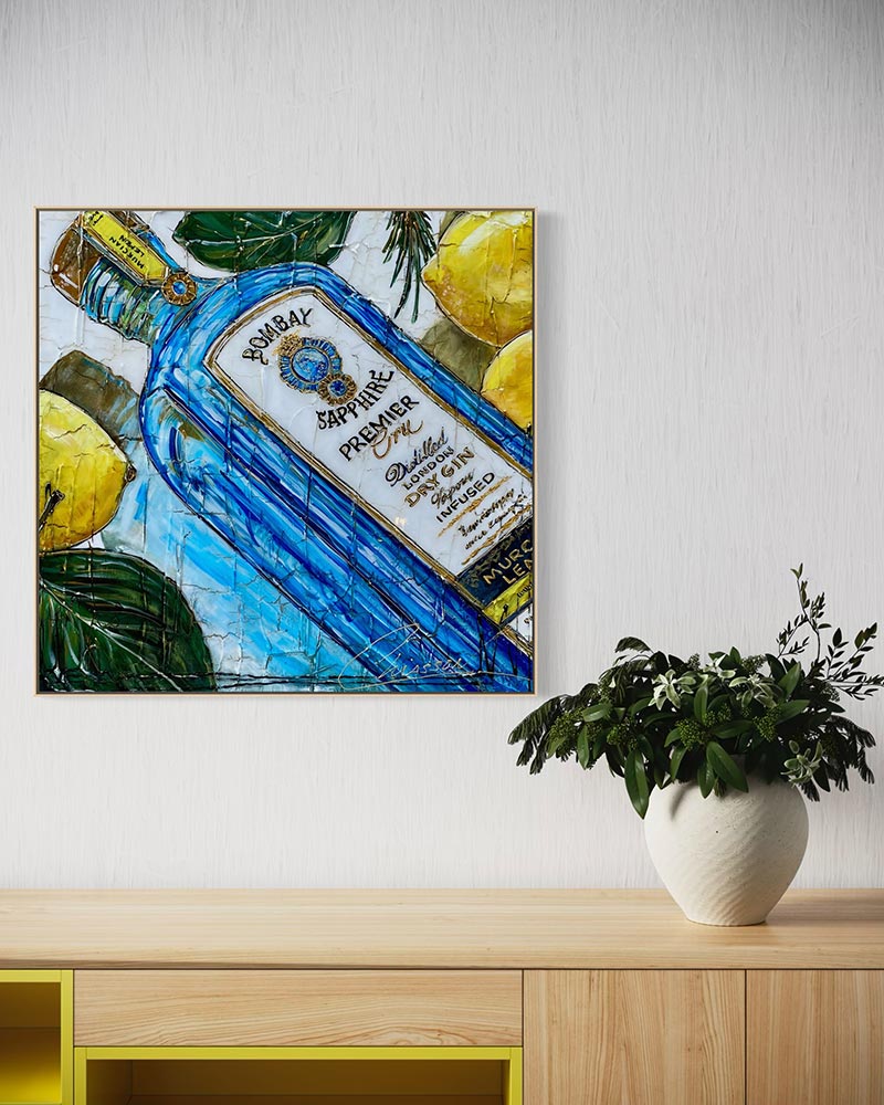 Œuvre originale « Évasion Gin » de Nathalie Chiasson intégrée dans un décor intérieur